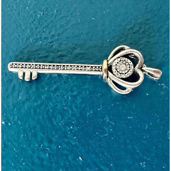Jewelry - Diamond & 10k SKELETON KEY Pendant w Sterling 925 Italy 24” Chain Necklace 2.4g